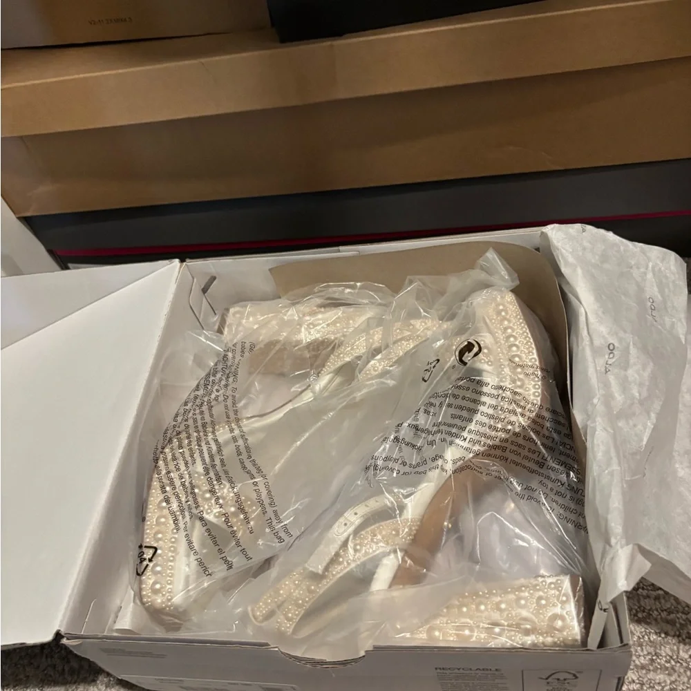 Aldo Lulu White Pearl Heels Pillow Walk size 8.5 - Picture 5 of 6
